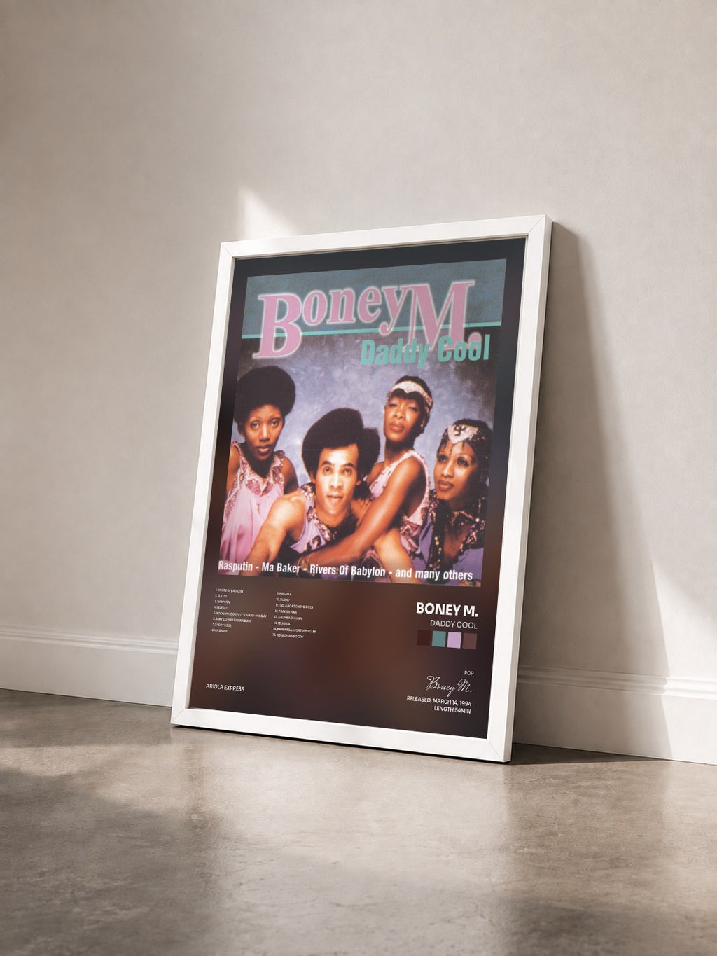 #blanc Tableau de l'album Daddy Cool de Boney M. vu de trois quarts, cadre blanc