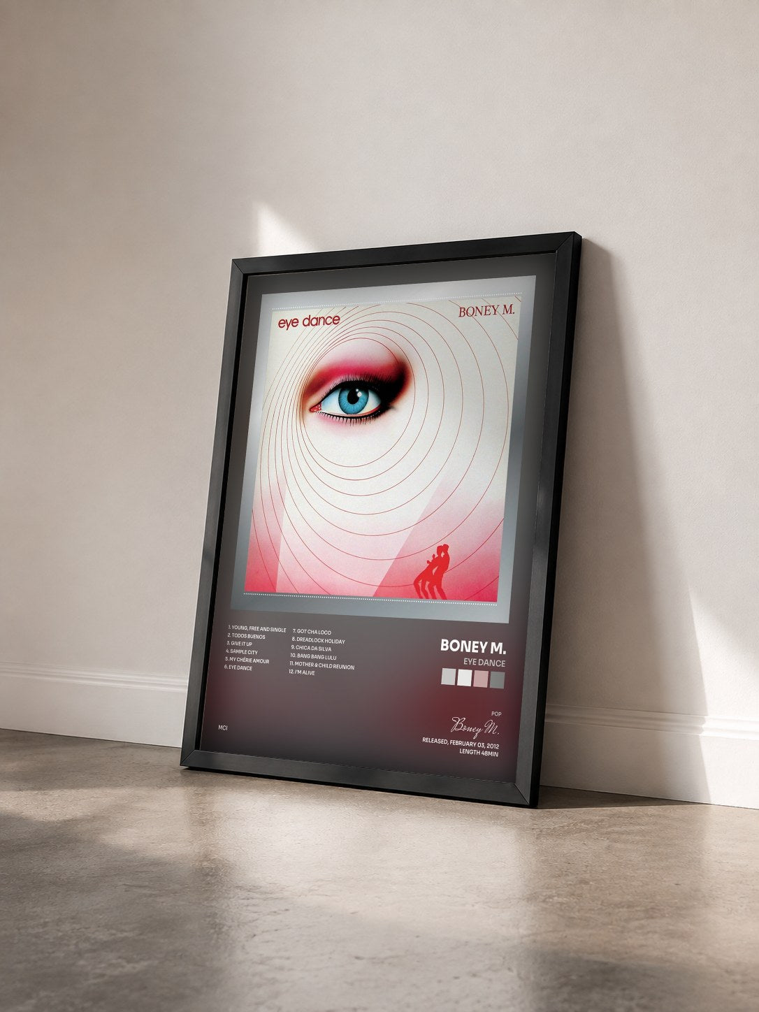 #noir Eye Dance von Boney M. als gerahmter Kunstdruck von schräg gesehen, schwarzer Rahmen