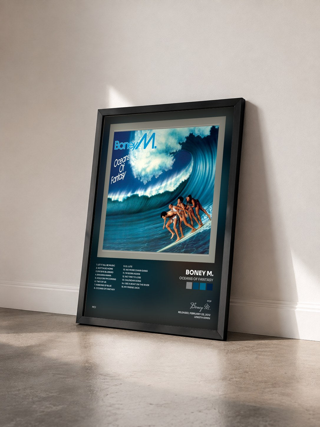 #noir Oceans Of Fantasy von Boney M. als gerahmter Kunstdruck von schräg gesehen, schwarzer Rahmen