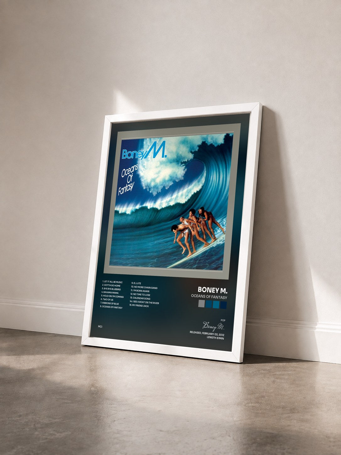 #blanc Oceans Of Fantasy von Boney M. als gerahmter Kunstdruck von schräg gesehen, weißer Rahmen