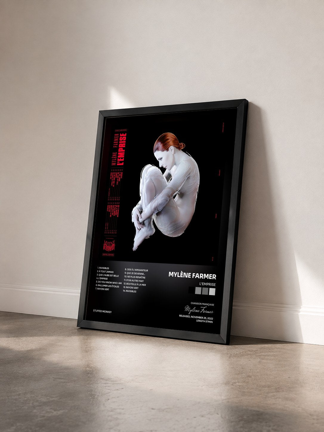 #noir Tableau de l'album L'Emprise de Mylène Farmer vu de trois quarts, cadre noir