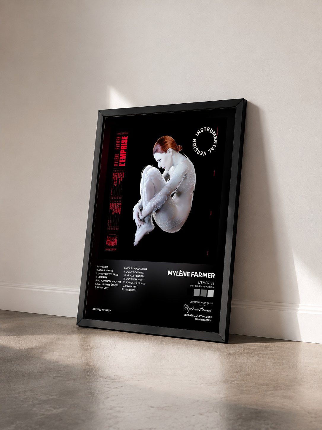 #noir Tableau de l'album L'Emprise (Instrumental Version) de Mylène Farmer vu de trois quarts, cadre noir