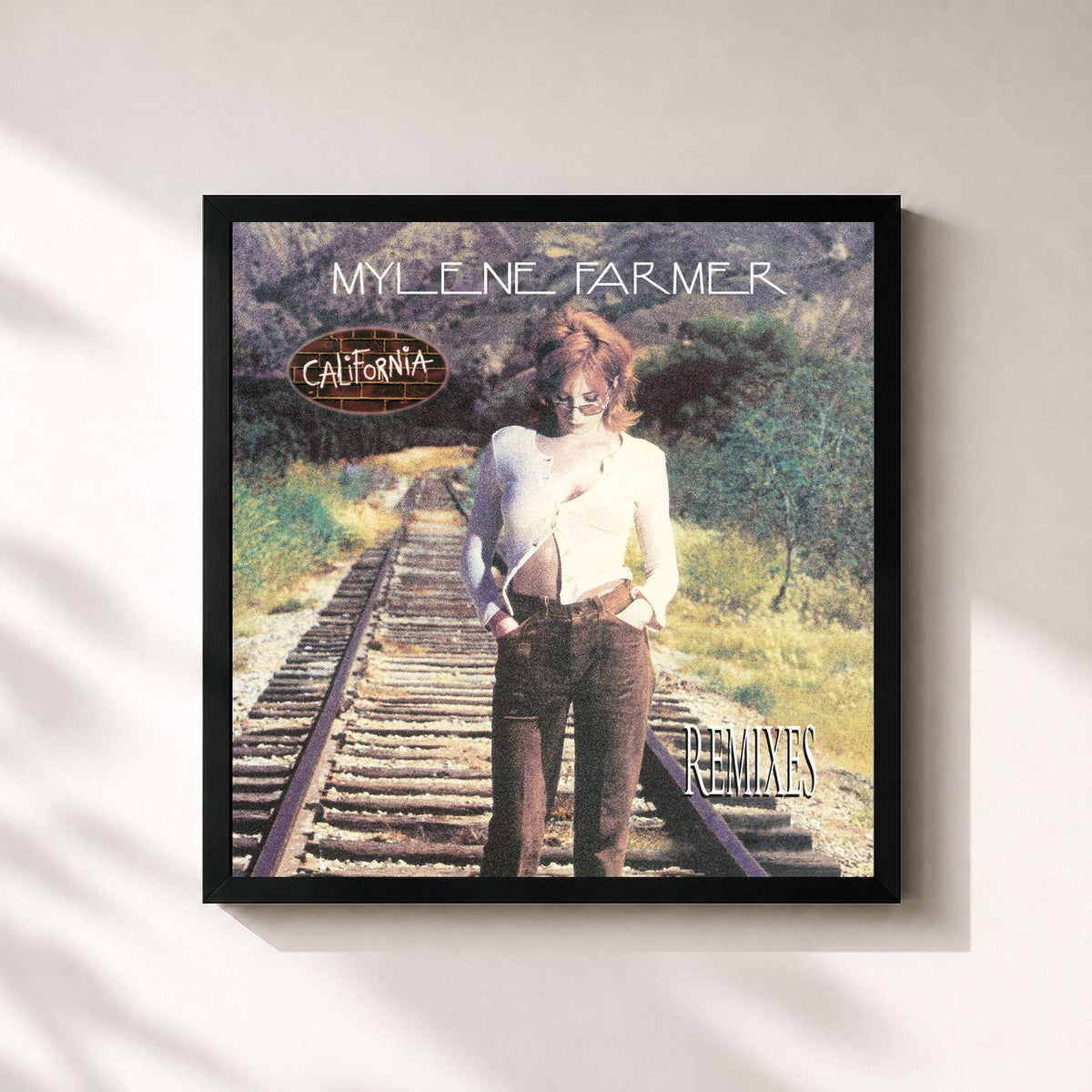 #noir Tableau carré de l'album California (Remixes) de Mylène Farmer, cadre noir 32x32 cm