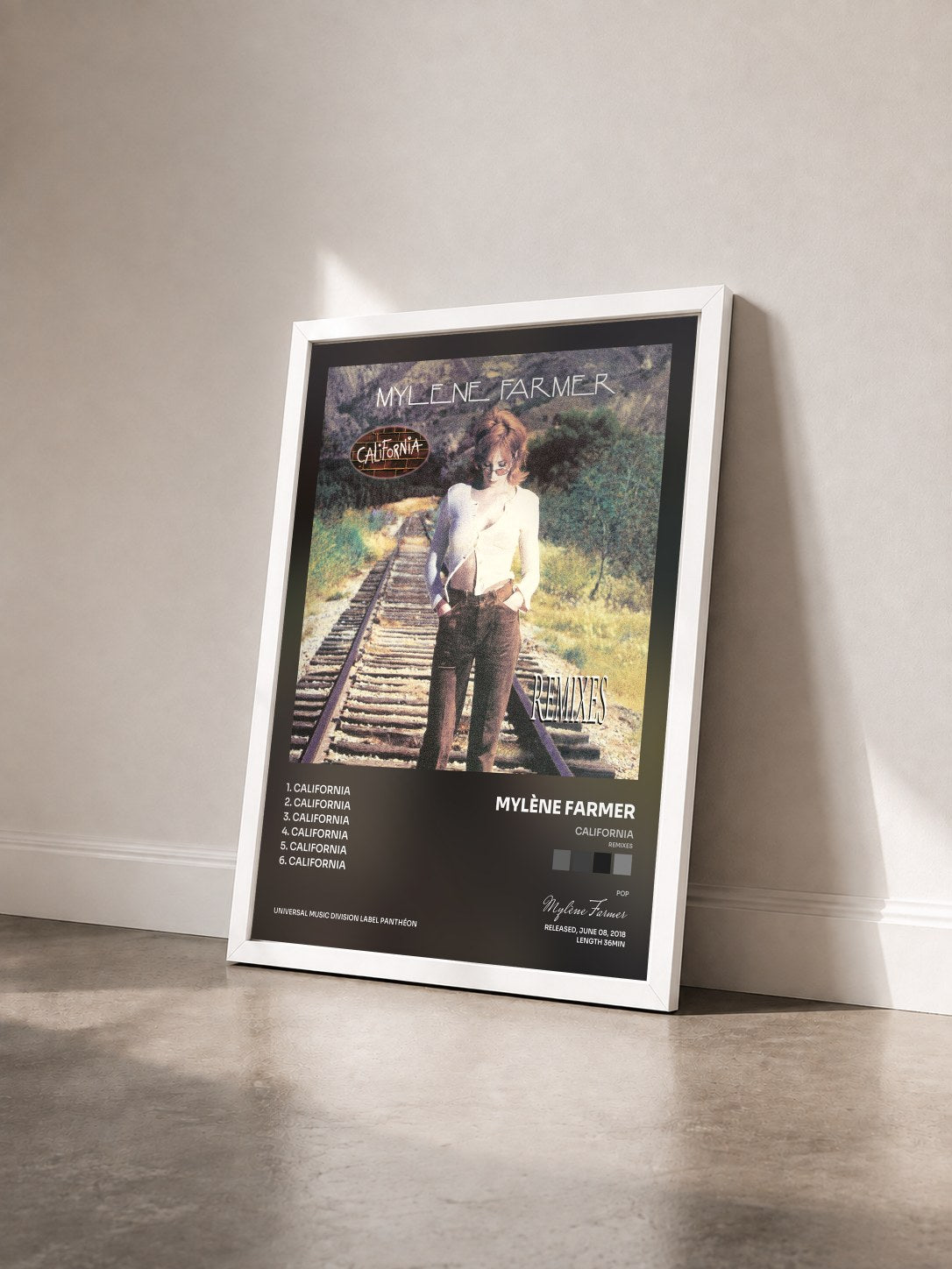 #blanc Tableau de l'album California (Remixes) de Mylène Farmer vu de trois quarts, cadre blanc