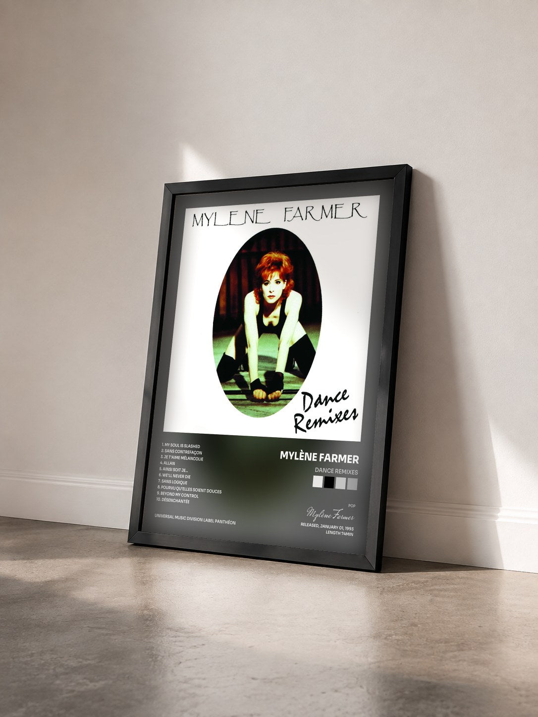 #noir Tableau de l'album Dance Remixes de Mylène Farmer vu de trois quarts, cadre noir
