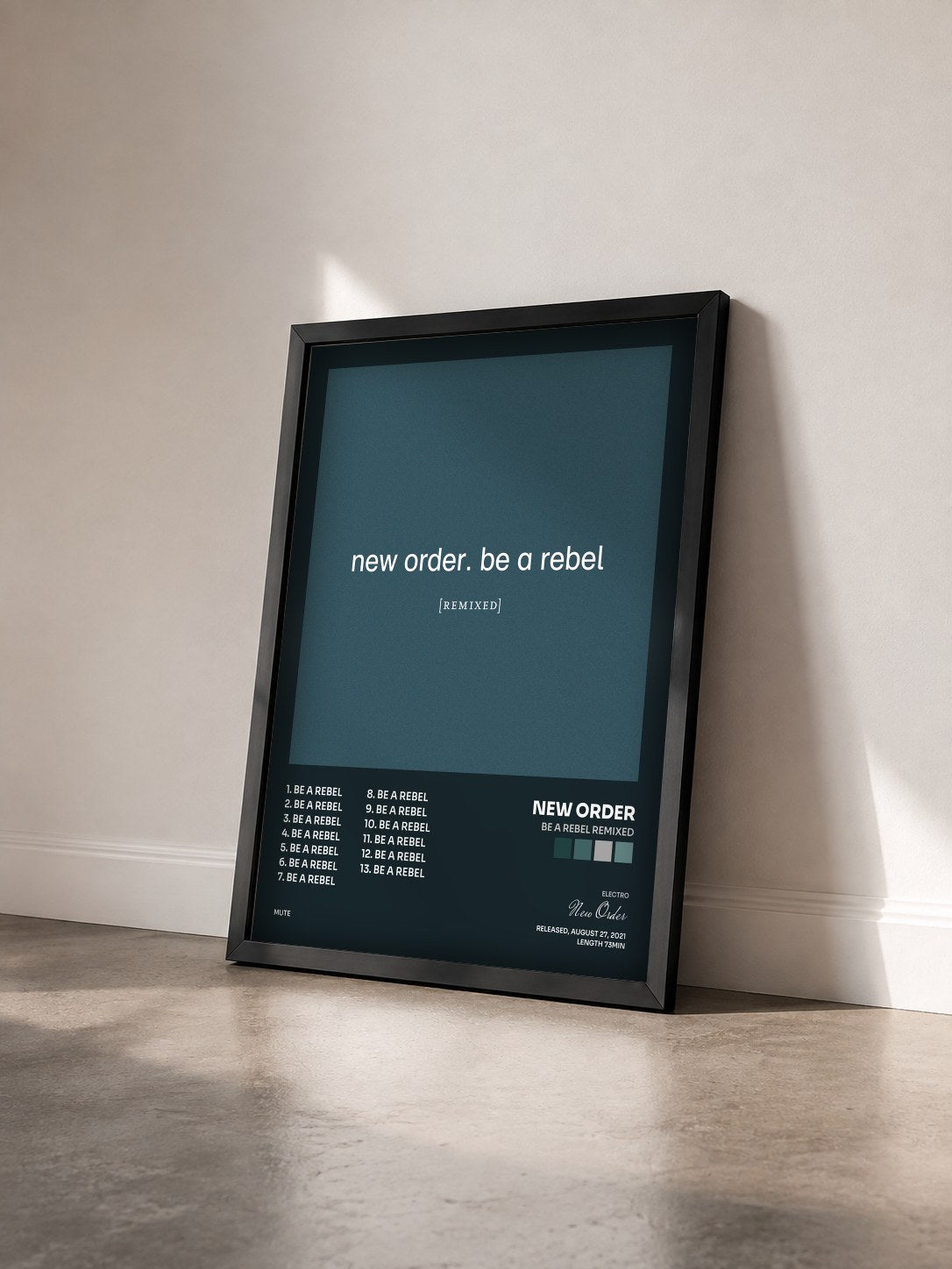 #noir Be a Rebel Remixed di New Order in stampa incorniciata vista di tre quarti, cornice nera