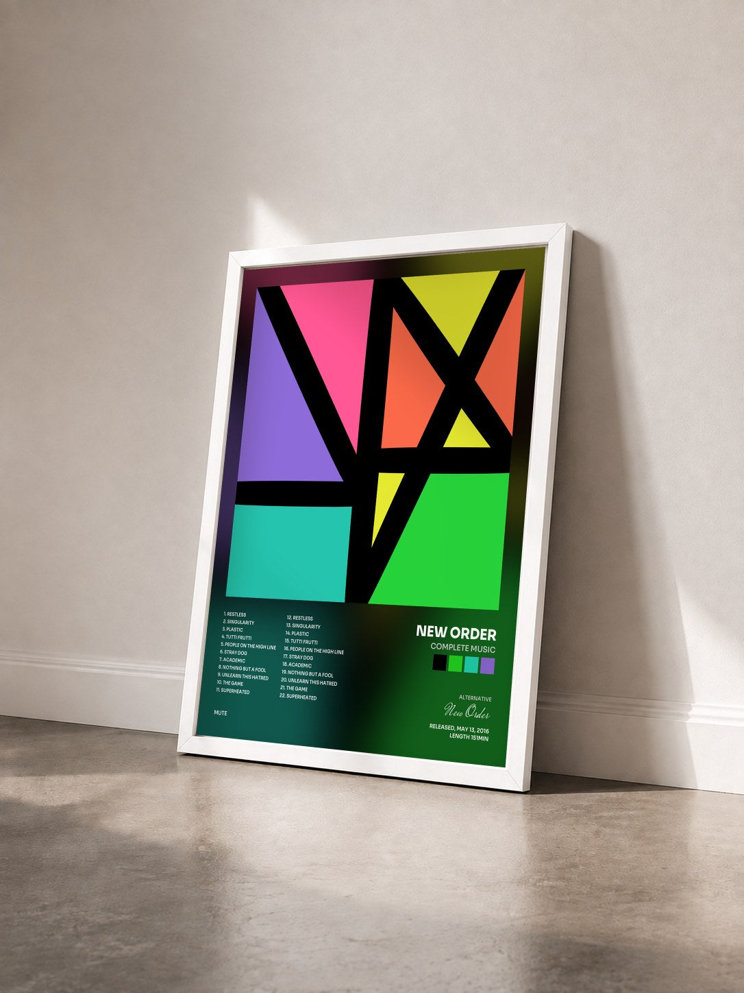 #blanc Complete Music di New Order in stampa incorniciata vista di tre quarti, cornice bianca