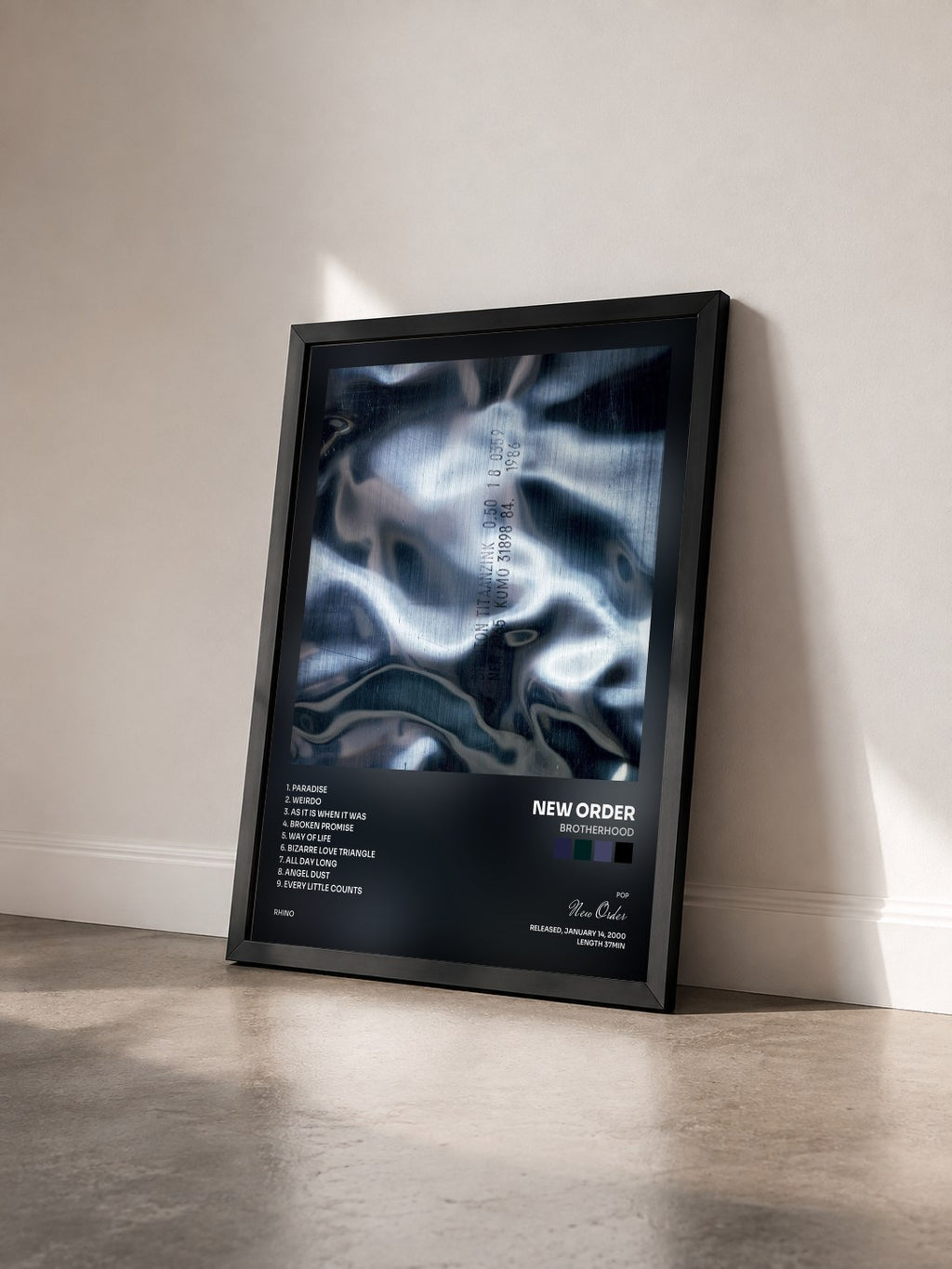 #noir Brotherhood di New Order in stampa incorniciata vista di tre quarti, cornice nera