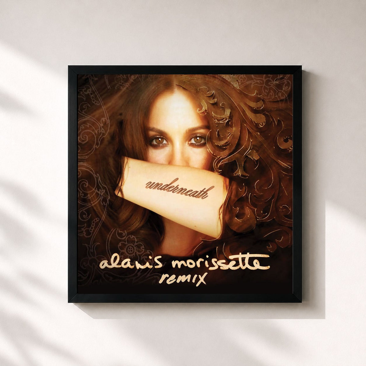#noir Tableau carré de l'album Underneath (Remixes) de Alanis Morissette, cadre noir 32x32 cm
