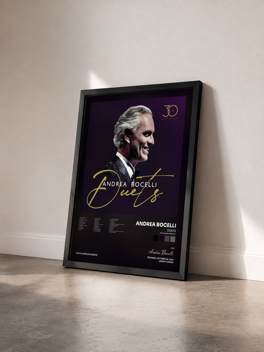 #noir Tableau de l'album Duets (30th Anniversary) de Andrea Bocelli vu de trois quarts, cadre noir
