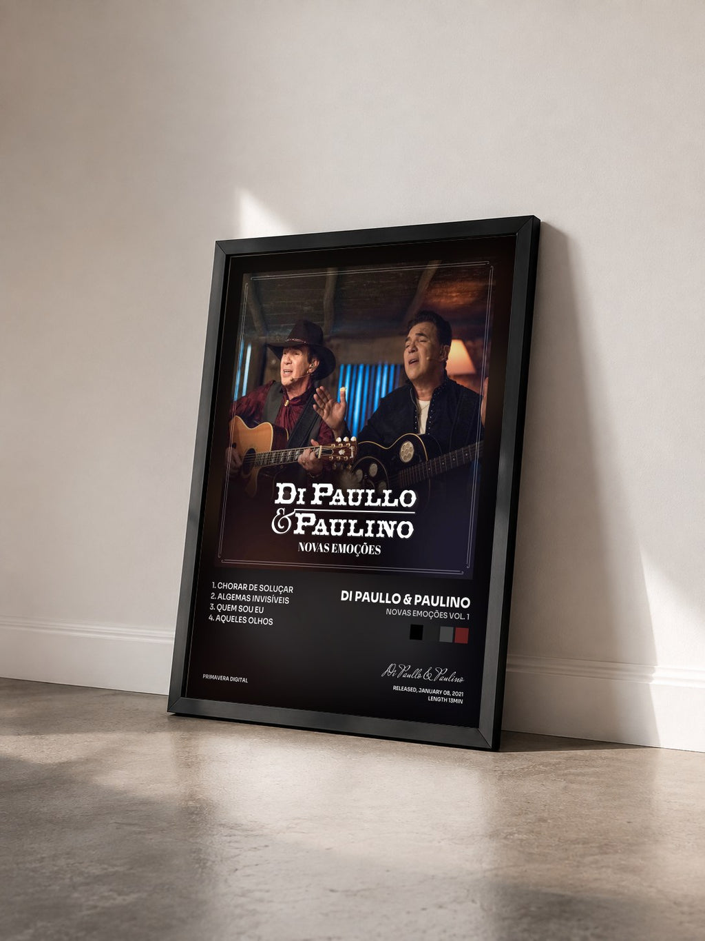 #noir Tableau de l'album Novas Emoções Vol. 1 de Di Paullo & Paulino vu de trois quarts, cadre noir