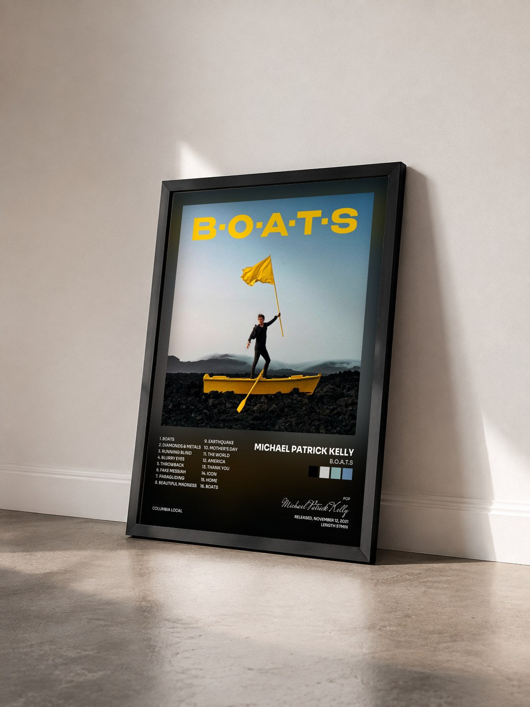 #noir Tableau de l'album B.O.A.T.S de Michael Patrick Kelly vu de trois quarts, cadre noir