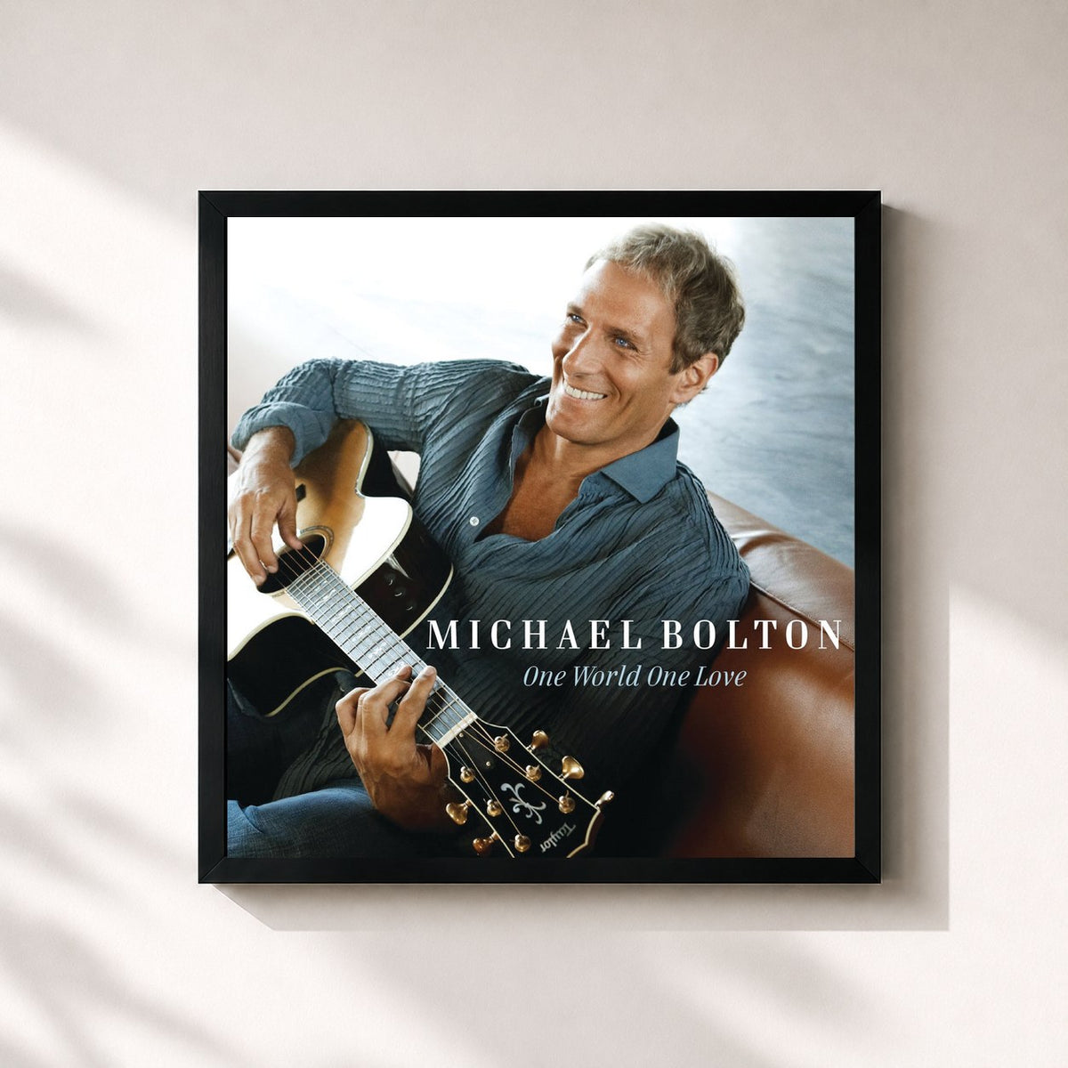 #noir One World One Love (eAlbum) de Michael Bolton en lámina cuadrada enmarcada, marco negro de 32x32 cm