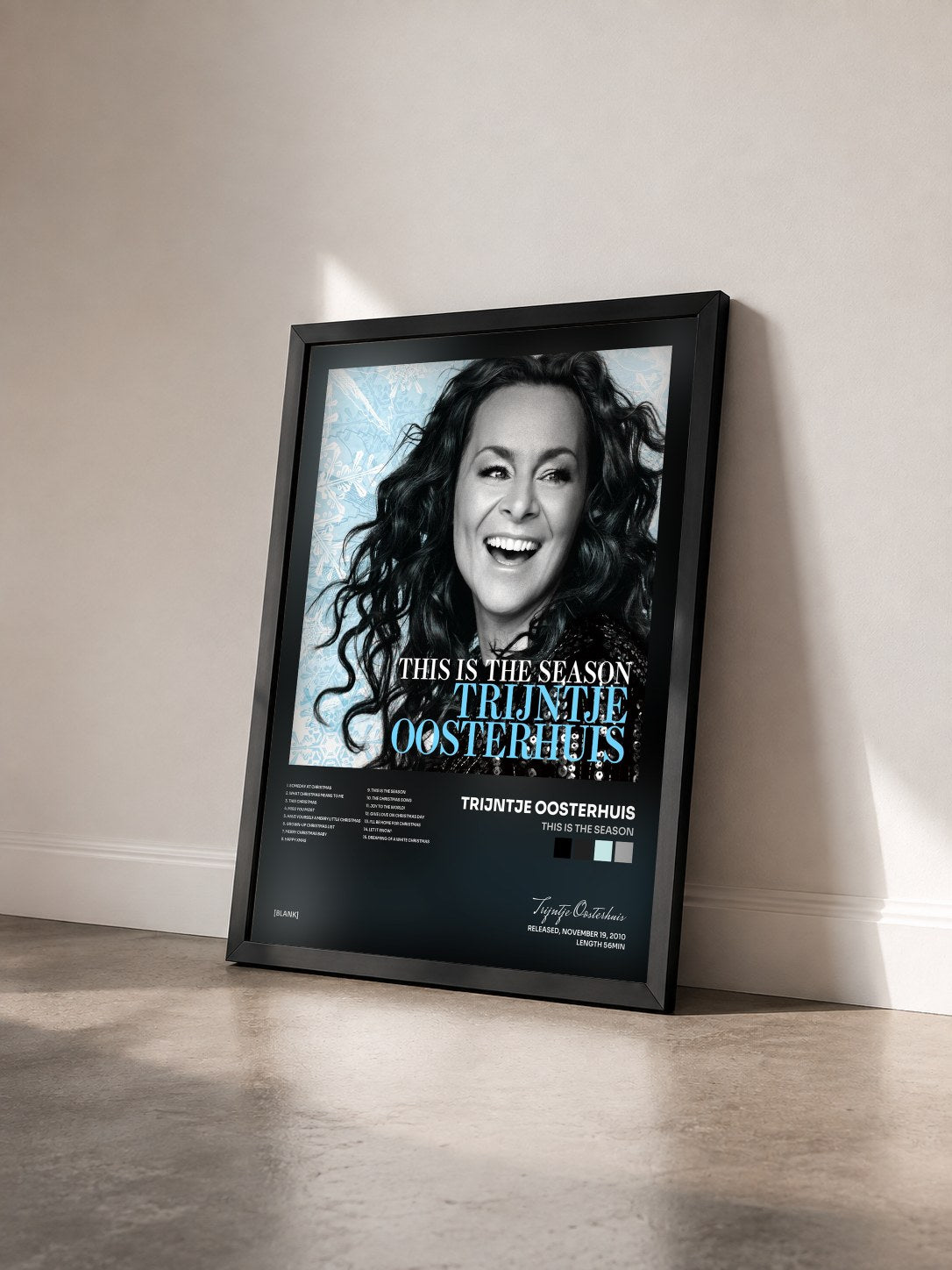 #noir Tableau de l'album This Is The Season de Trijntje Oosterhuis vu de trois quarts, cadre noir