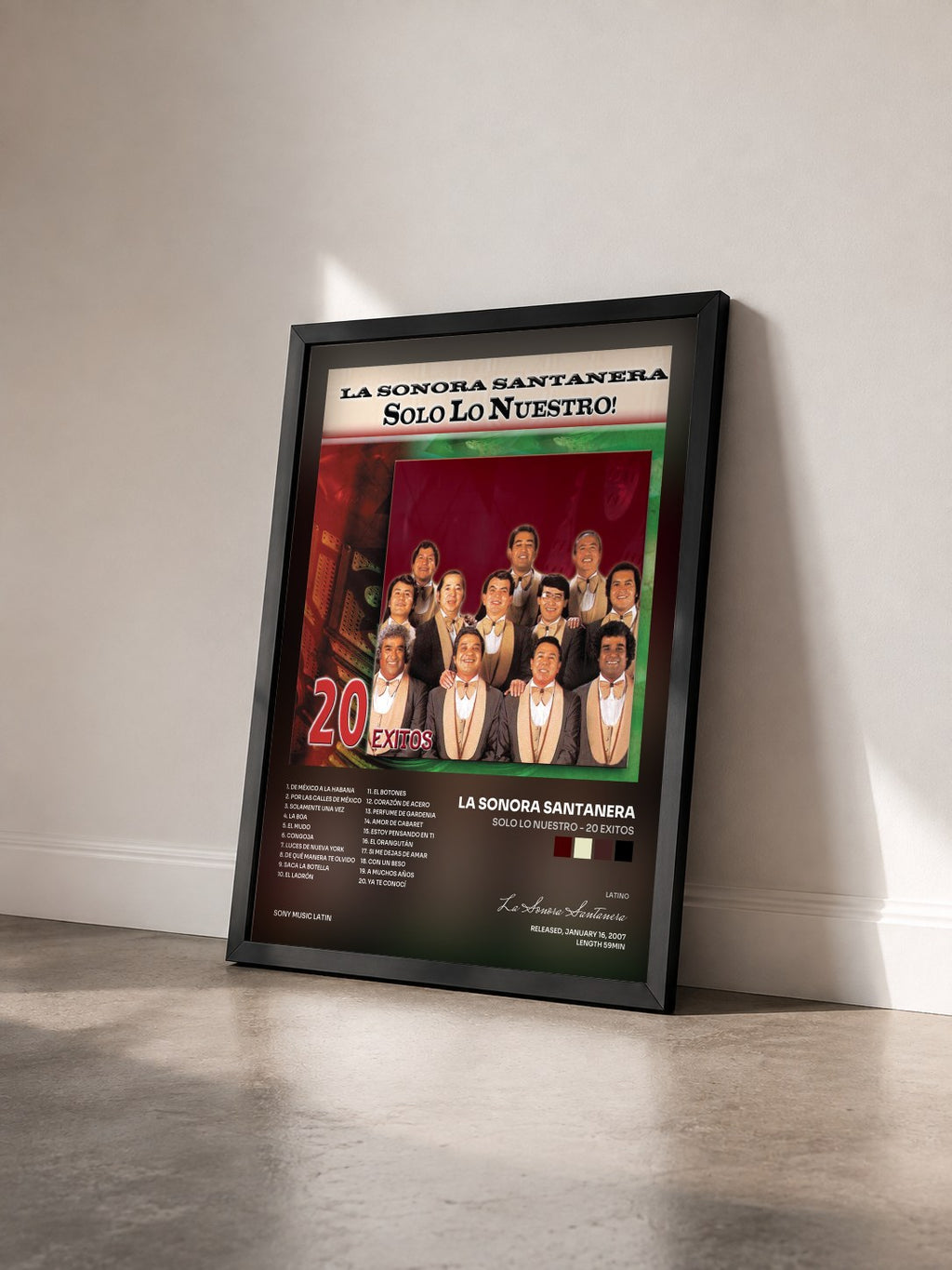 #noir Tableau de l'album Solo Lo Nuestro - 20 Exitos de La Sonora Santanera vu de trois quarts, cadre noir