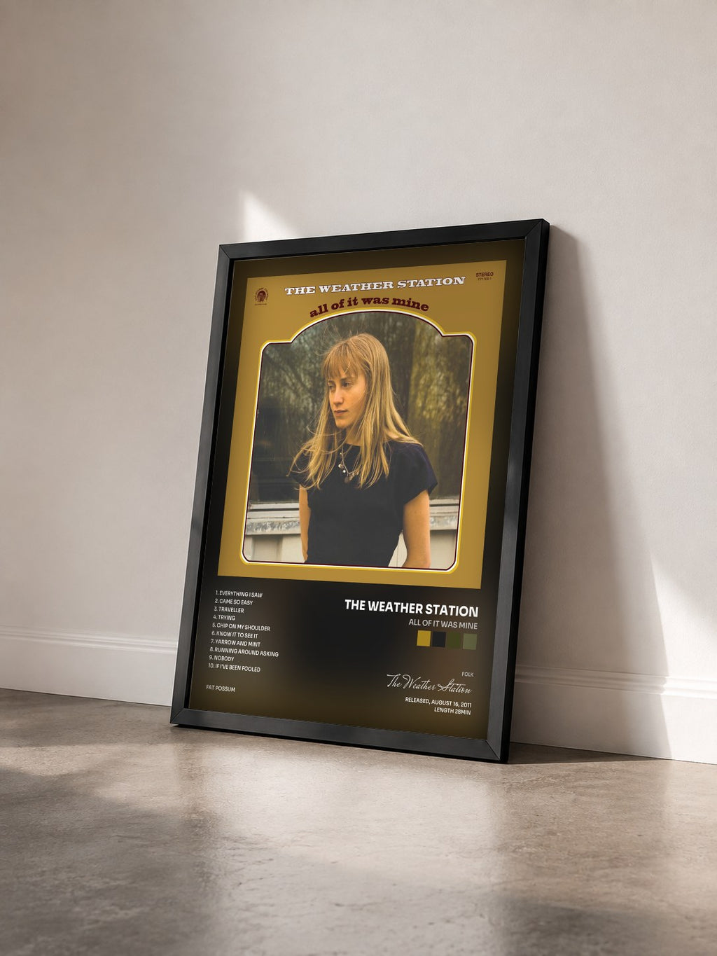 #noir All of It Was Mine von The Weather Station als gerahmter Kunstdruck von schräg gesehen, schwarzer Rahmen