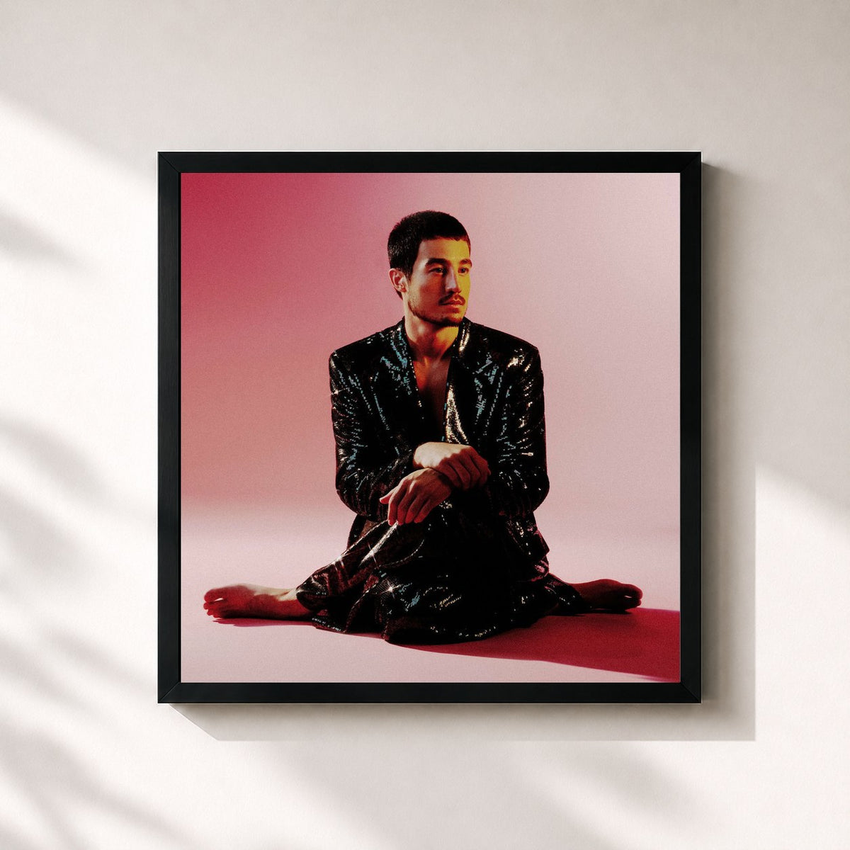 #noir Tableau carré de l'album DARAMÔ de TIAGO IORC, cadre noir 32x32 cm