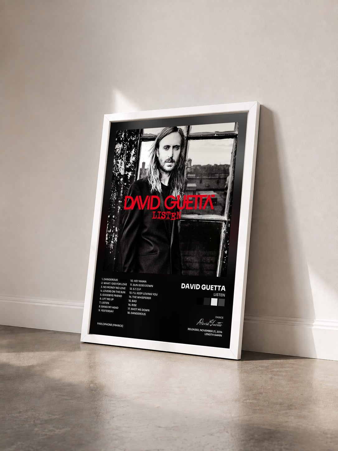 #blanc Listen di David Guetta in stampa incorniciata vista di tre quarti, cornice bianca