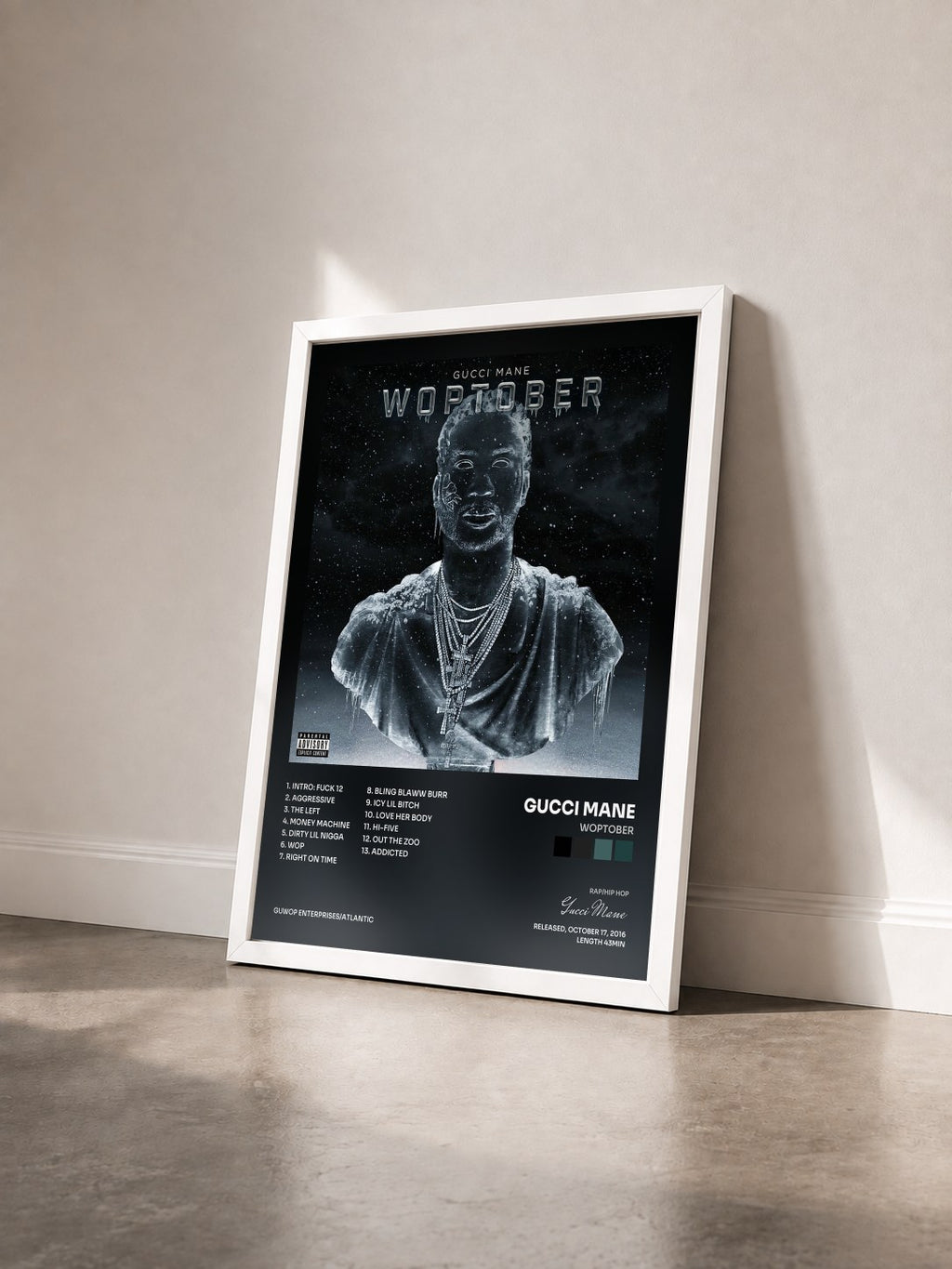 #blanc Tableau de l'album WOPTOBER de Gucci Mane vu de trois quarts, cadre blanc