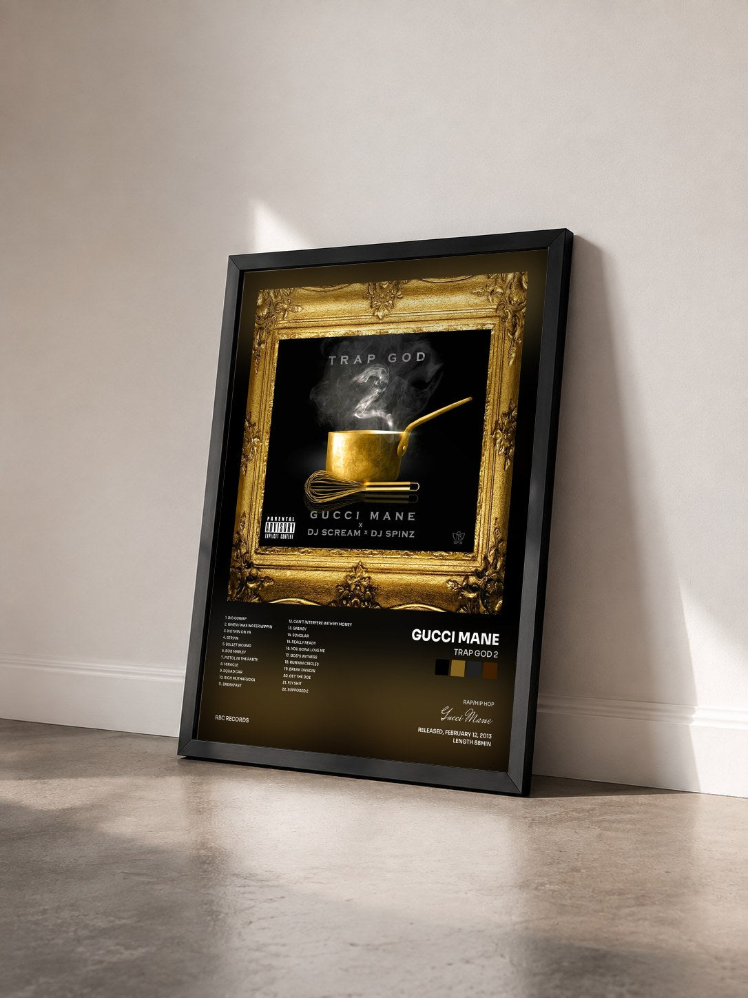 #noir Tableau de l'album Trap God 2 de Gucci Mane vu de trois quarts, cadre noir