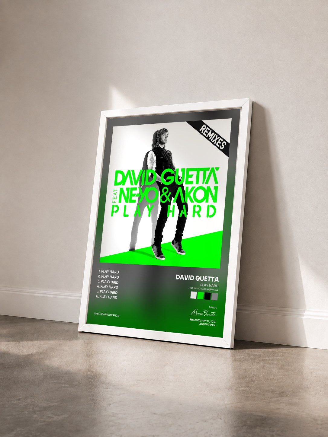 #blanc Tableau de l'album Play Hard (feat. Ne-Yo & Akon) (Remixes) de David Guetta vu de trois quarts, cadre blanc