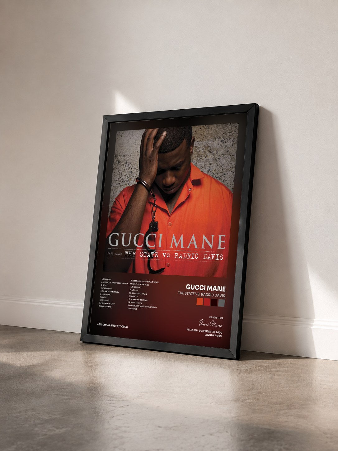 #noir Tableau de l'album The State vs. Radric Davis de Gucci Mane vu de trois quarts, cadre noir