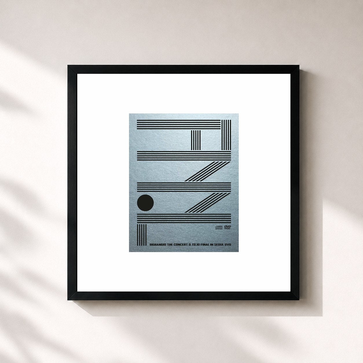 #noir Tableau carré de l'album BIGBANG10 THE CONCERT 0.TO.10 FINAL IN SEOUL de BIGBANG, cadre noir 32x32 cm