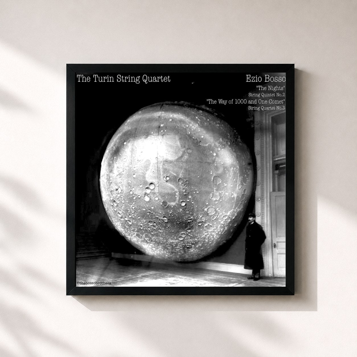 #noir Tableau carré de l'album The Nights - The Way of 1000 and One Comet de Ezio Bosso, cadre noir 32x32 cm
