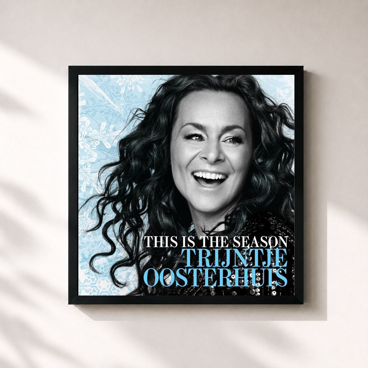 #noir Tableau carré de l'album This Is The Season de Trijntje Oosterhuis, cadre noir 32x32 cm