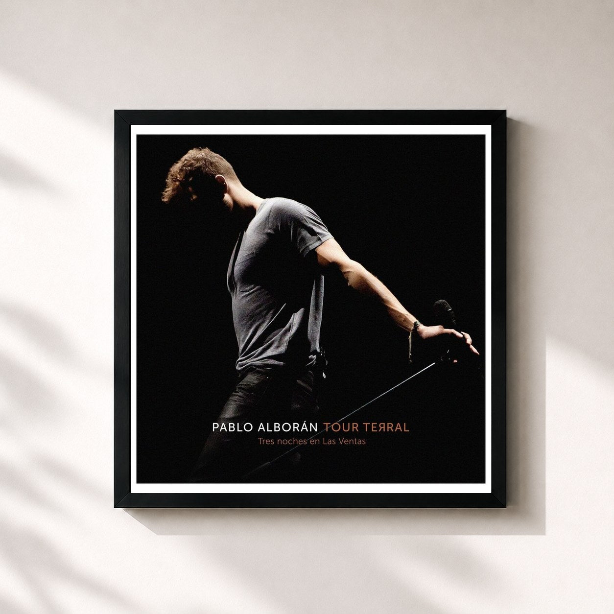 #noir Tableau carré de l'album Tour Terral (Tres noches en Las Ventas) de Pablo Alborán, cadre noir 32x32 cm