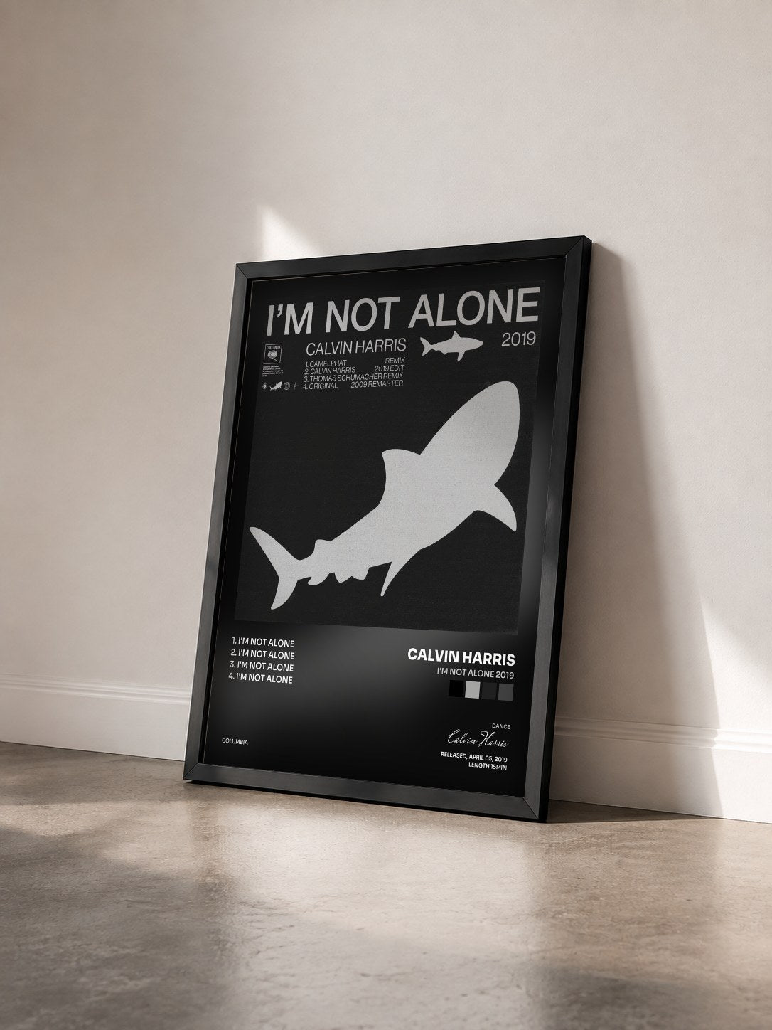 #noir Tableau de l'album I'm Not Alone 2019 de Calvin Harris vu de trois quarts, cadre noir