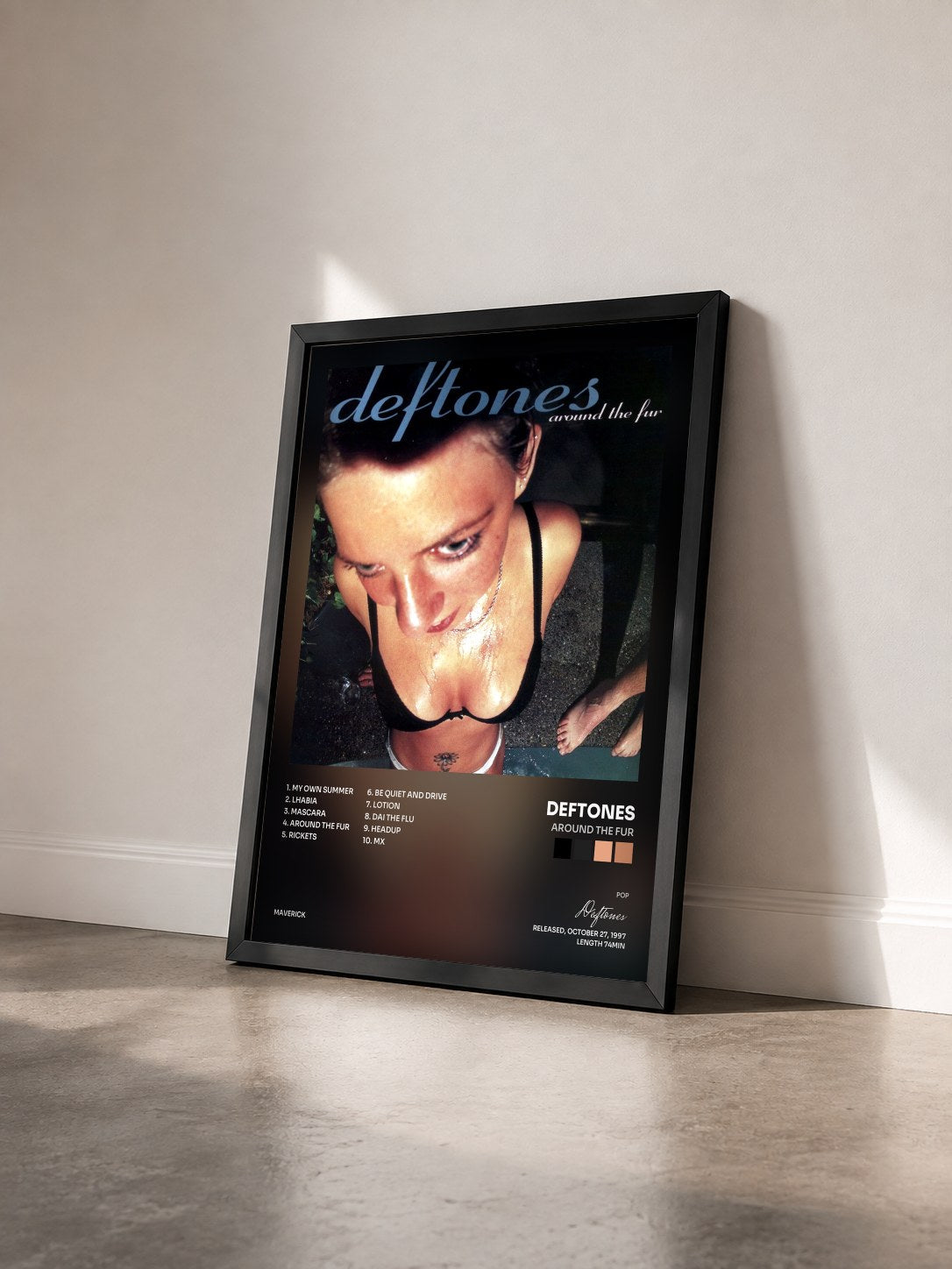 #noir Tableau de l'album Around the Fur de Deftones vu de trois quarts, cadre noir