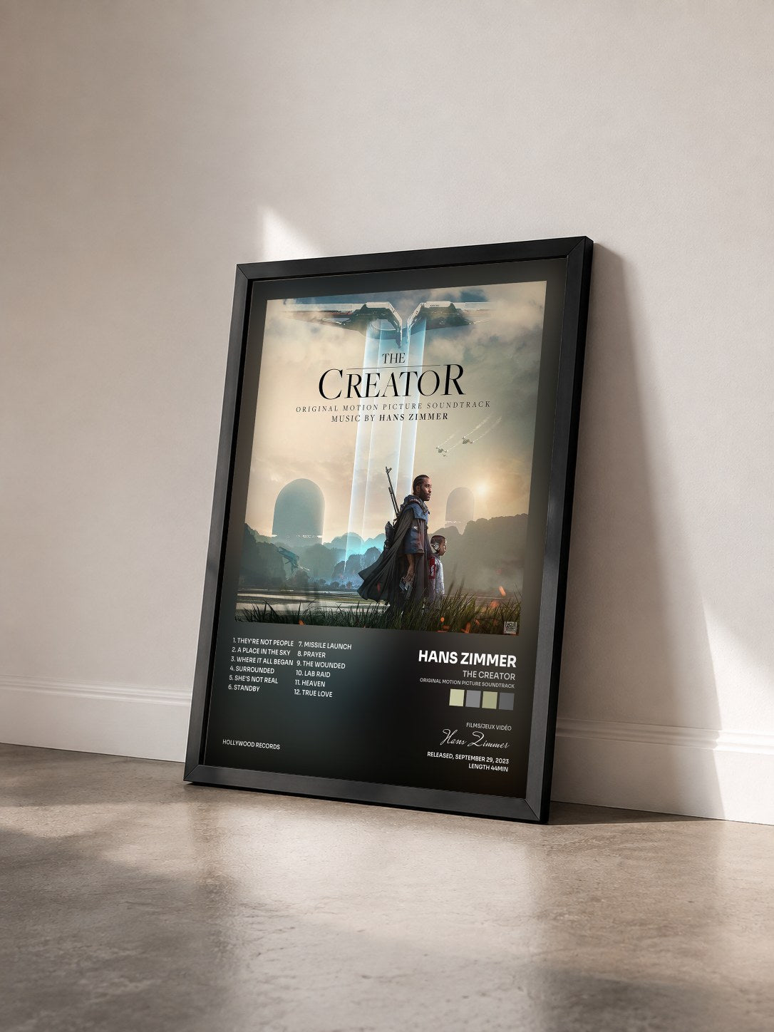 #noir Tableau de l'album The Creator (Original Motion Picture Soundtrack) de Hans Zimmer vu de trois quarts, cadre noir