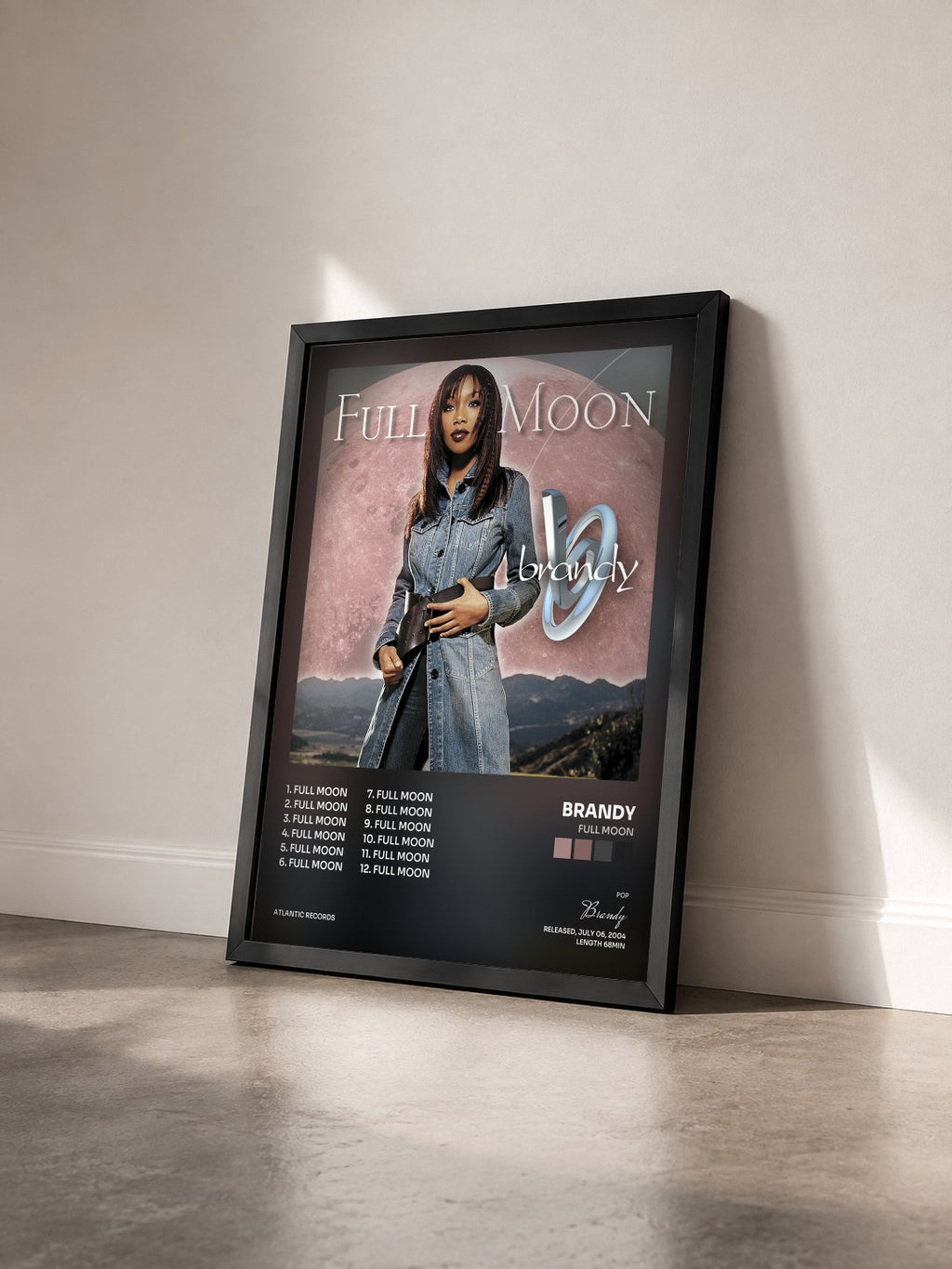 #noir Full Moon von Brandy als gerahmter Kunstdruck von schräg gesehen, schwarzer Rahmen
