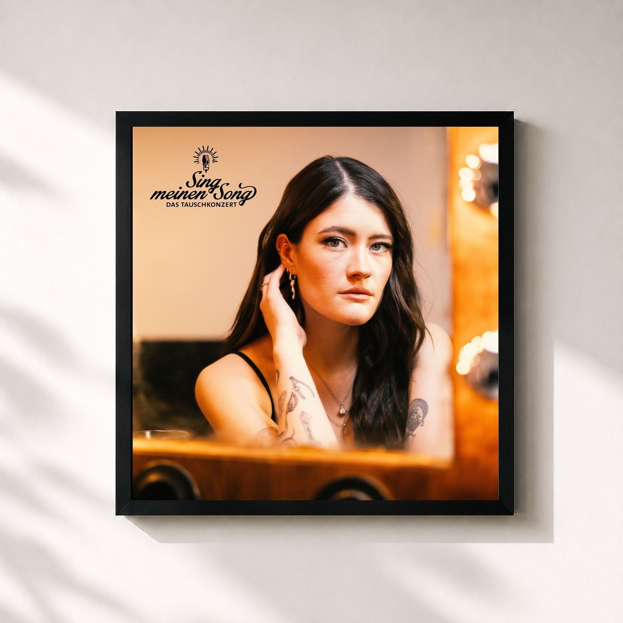 #noir Tableau carré de l'album Madeline Juno bei Sing meinen Song, Vol. 12 de Madeline Juno, cadre noir 32x32 cm
