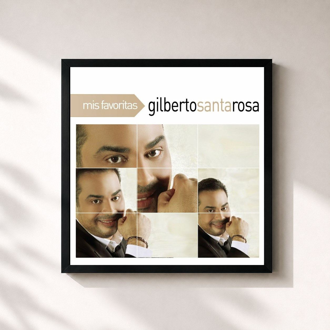 #noir Tableau carré de l'album Mis Favoritas de Gilberto Santa Rosa, cadre noir 32x32 cm