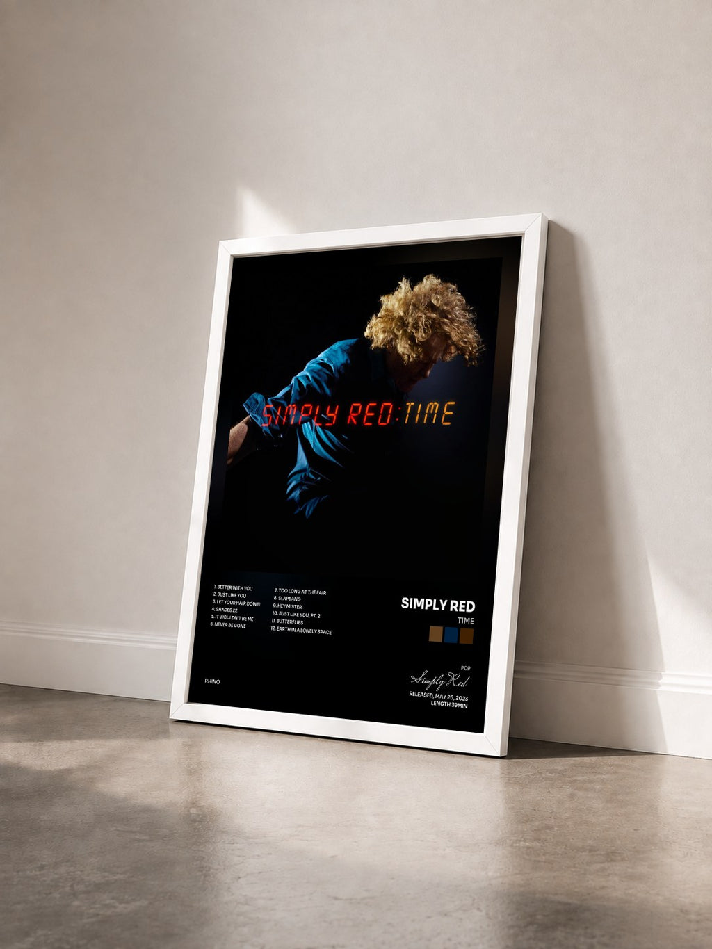 #blanc Time von Simply Red als gerahmter Kunstdruck von schräg gesehen, weißer Rahmen