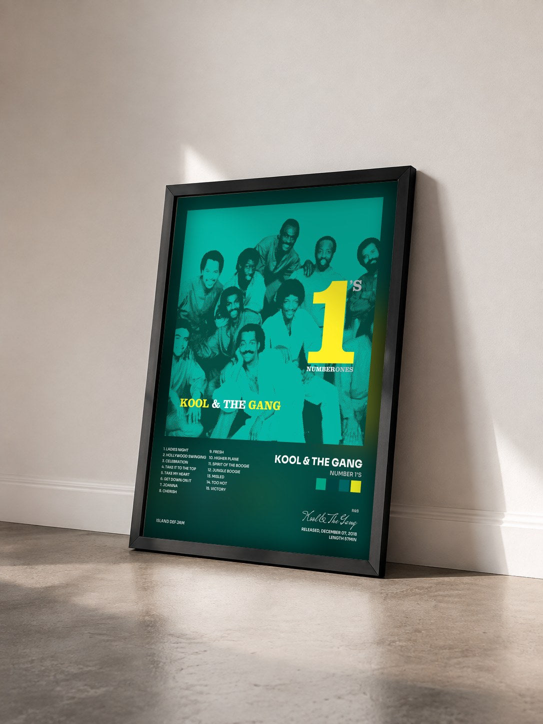 #noir Number 1's von Kool & The Gang als gerahmter Kunstdruck von schräg gesehen, schwarzer Rahmen