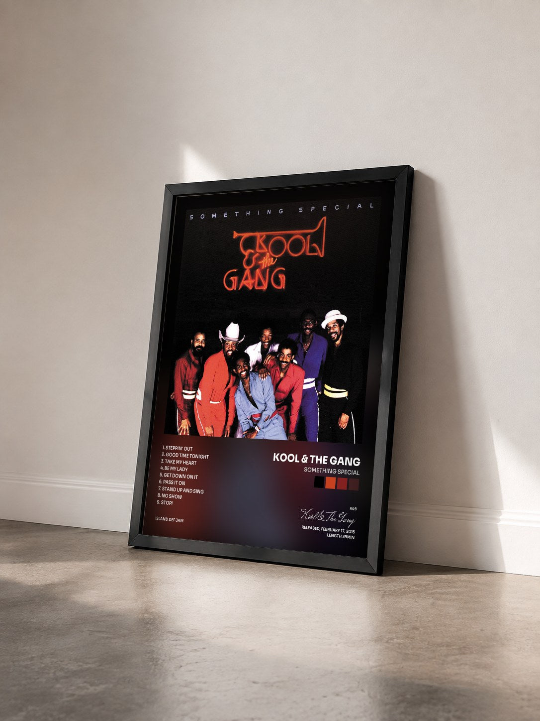 #noir Something Special von Kool & The Gang als gerahmter Kunstdruck von schräg gesehen, schwarzer Rahmen