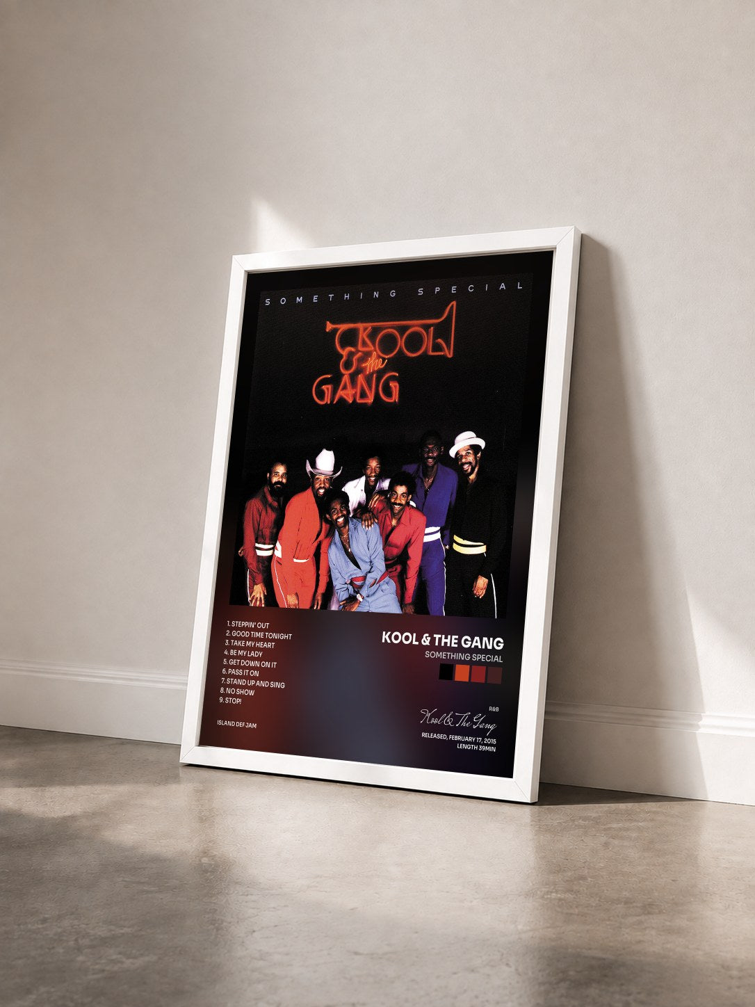 #blanc Something Special von Kool & The Gang als gerahmter Kunstdruck von schräg gesehen, weißer Rahmen