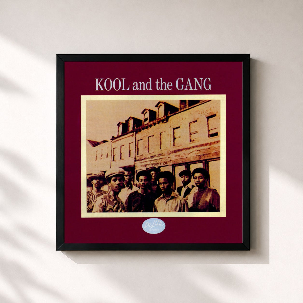 #noir Kool And The Gang von Kool & The Gang als quadratischer Kunstdruck, schwarzer Rahmen 32x32 cm
