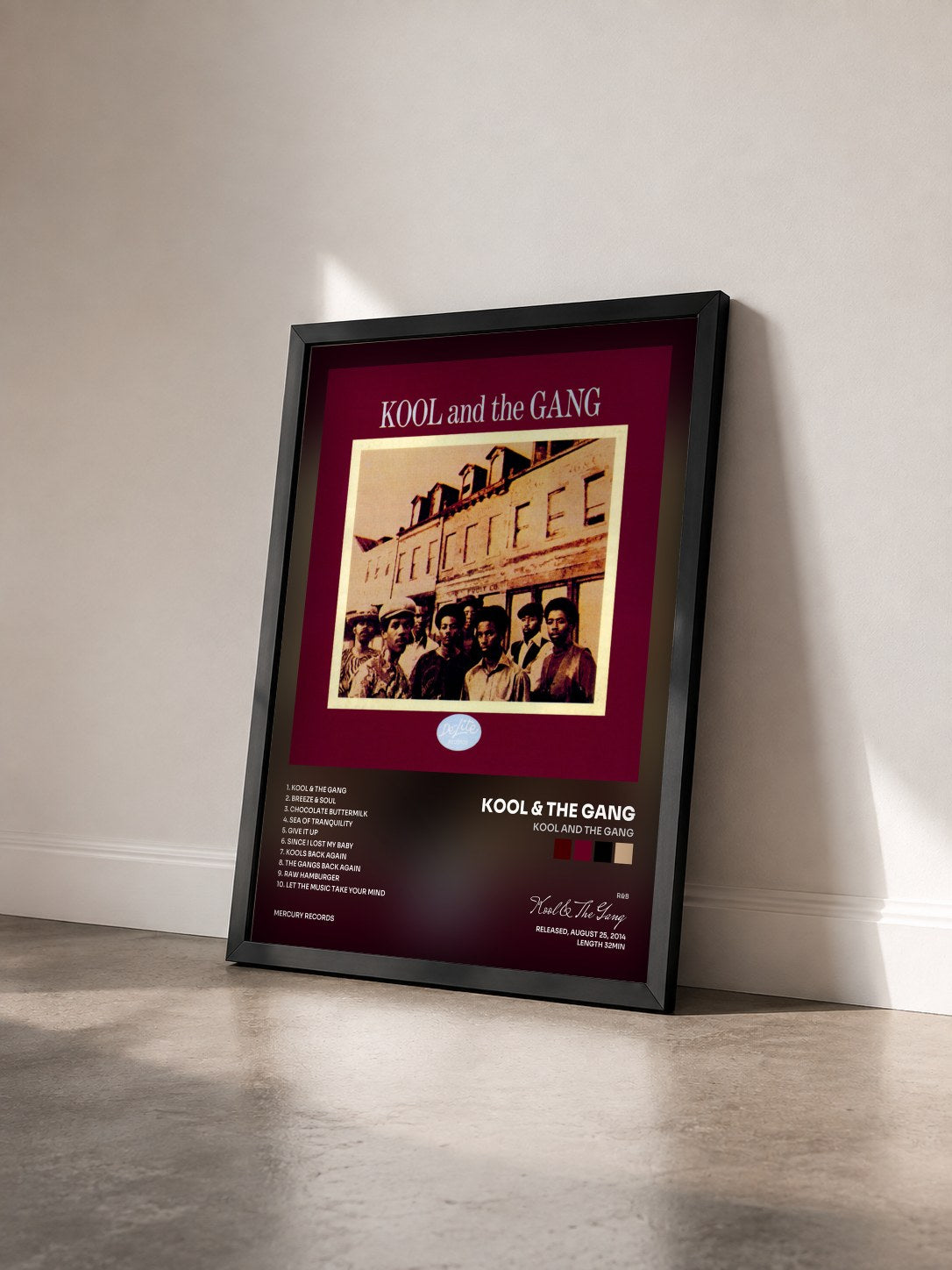 #noir Kool And The Gang von Kool & The Gang als gerahmter Kunstdruck von schräg gesehen, schwarzer Rahmen