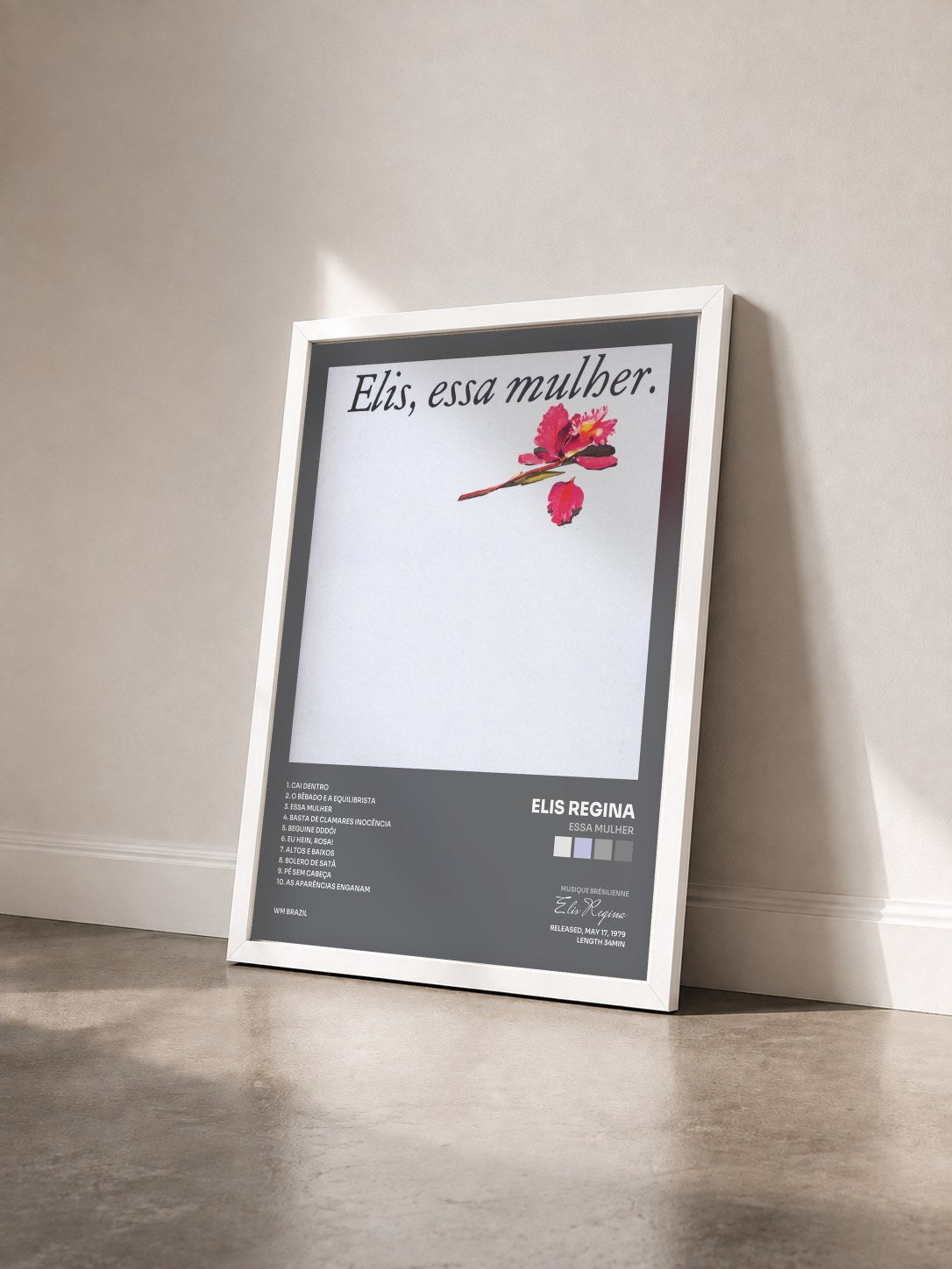 #blanc Tableau de l'album Essa Mulher de Elis Regina vu de trois quarts, cadre blanc