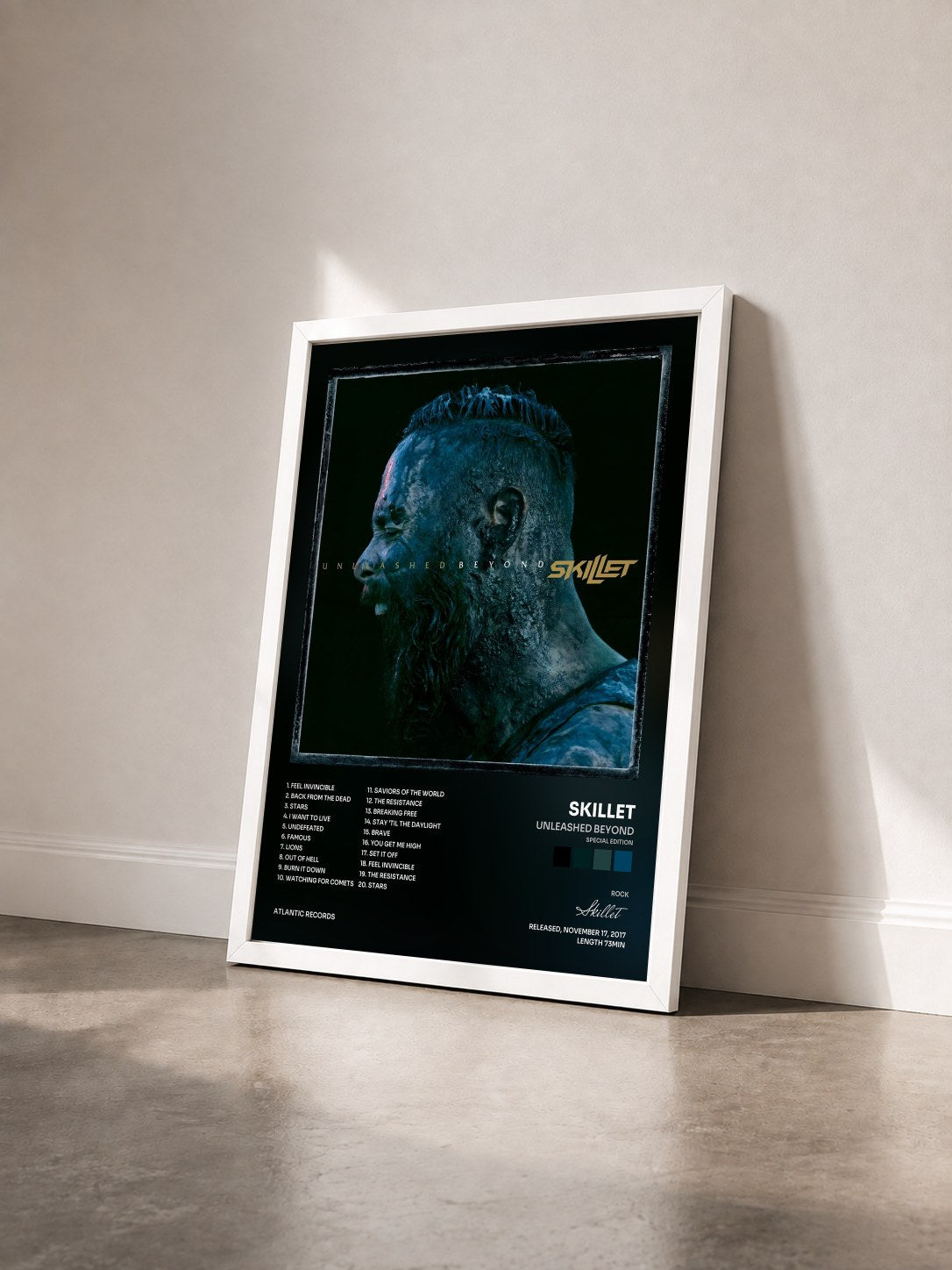 #blanc Unleashed Beyond (Special Edition) von Skillet als gerahmter Kunstdruck von schräg gesehen, weißer Rahmen