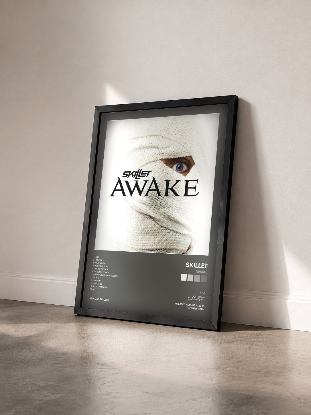 #noir Awake von Skillet als gerahmter Kunstdruck von schräg gesehen, schwarzer Rahmen