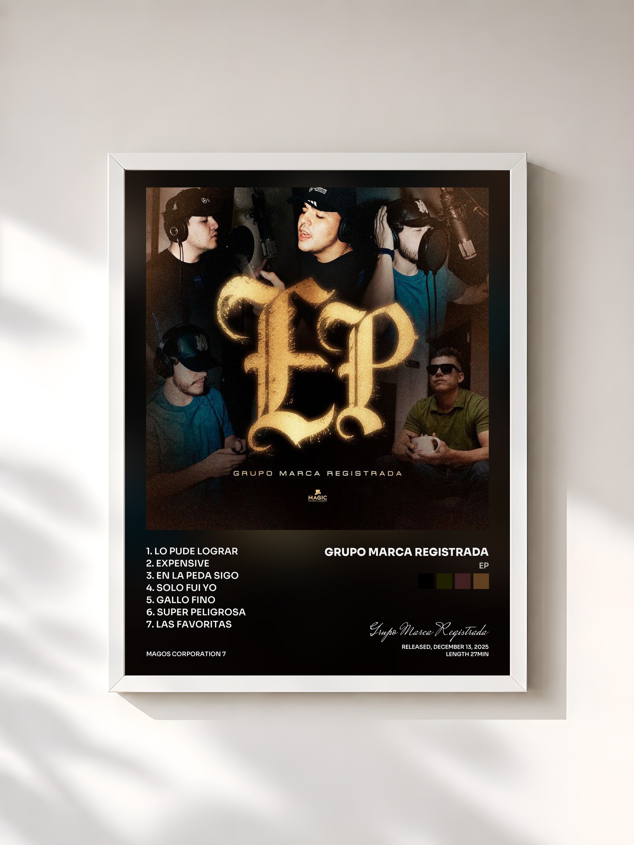 #blanc Tableau de l'album EP de Grupo Marca Registrada, cadre blanc, imprimé et encadré en France