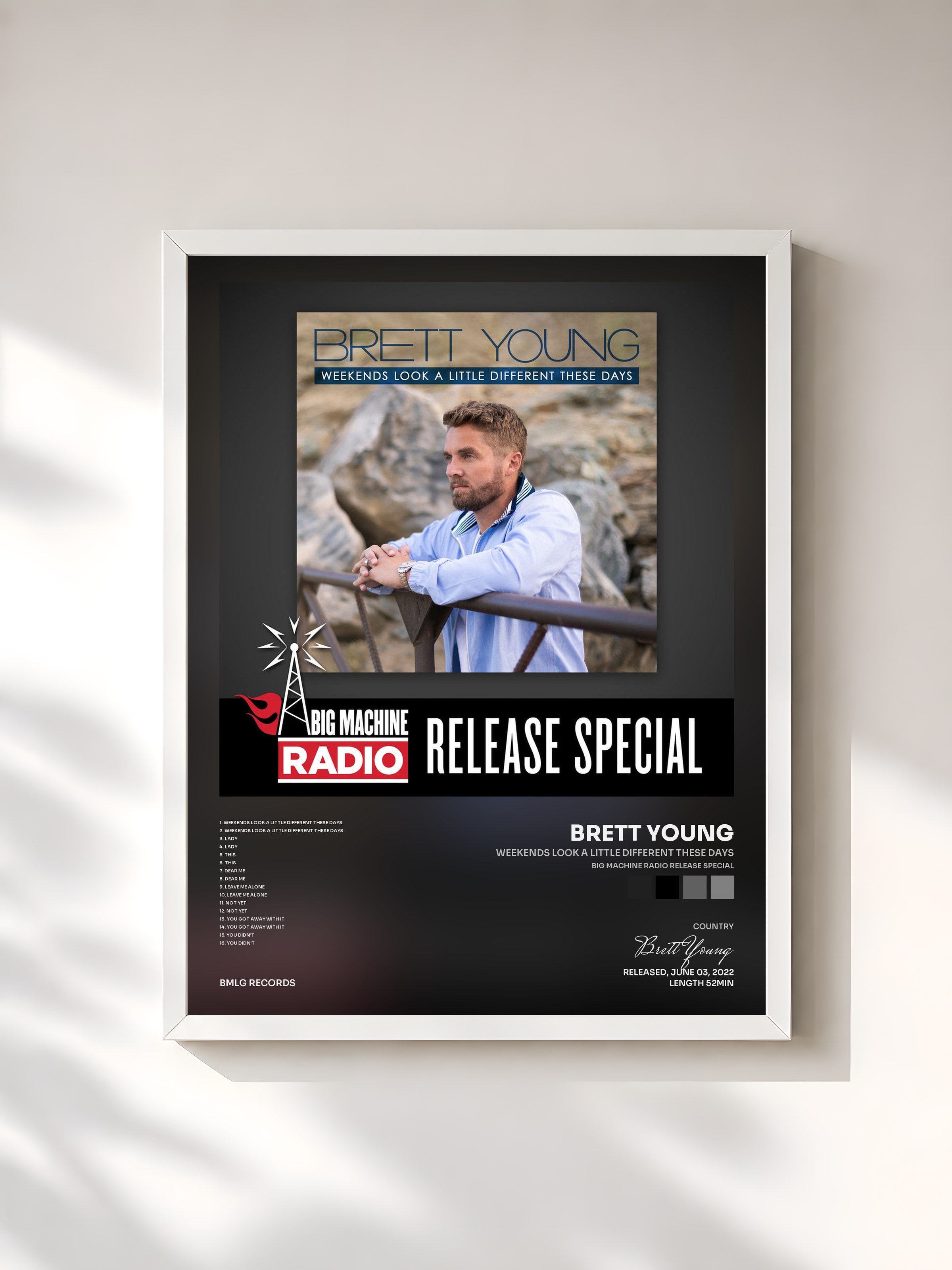 #blanc Tableau de l'album Weekends Look A Little Different These Days (Big Machine Radio Release Special) de Brett Young, cadre blanc, imprimé et encadré en France