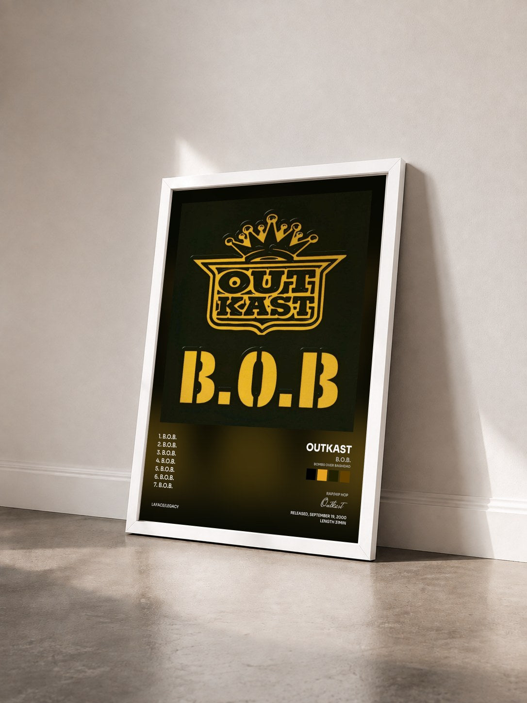 #blanc Tableau de l'album B.O.B. (Bombs Over Baghdad) de Outkast vu de trois quarts, cadre blanc
