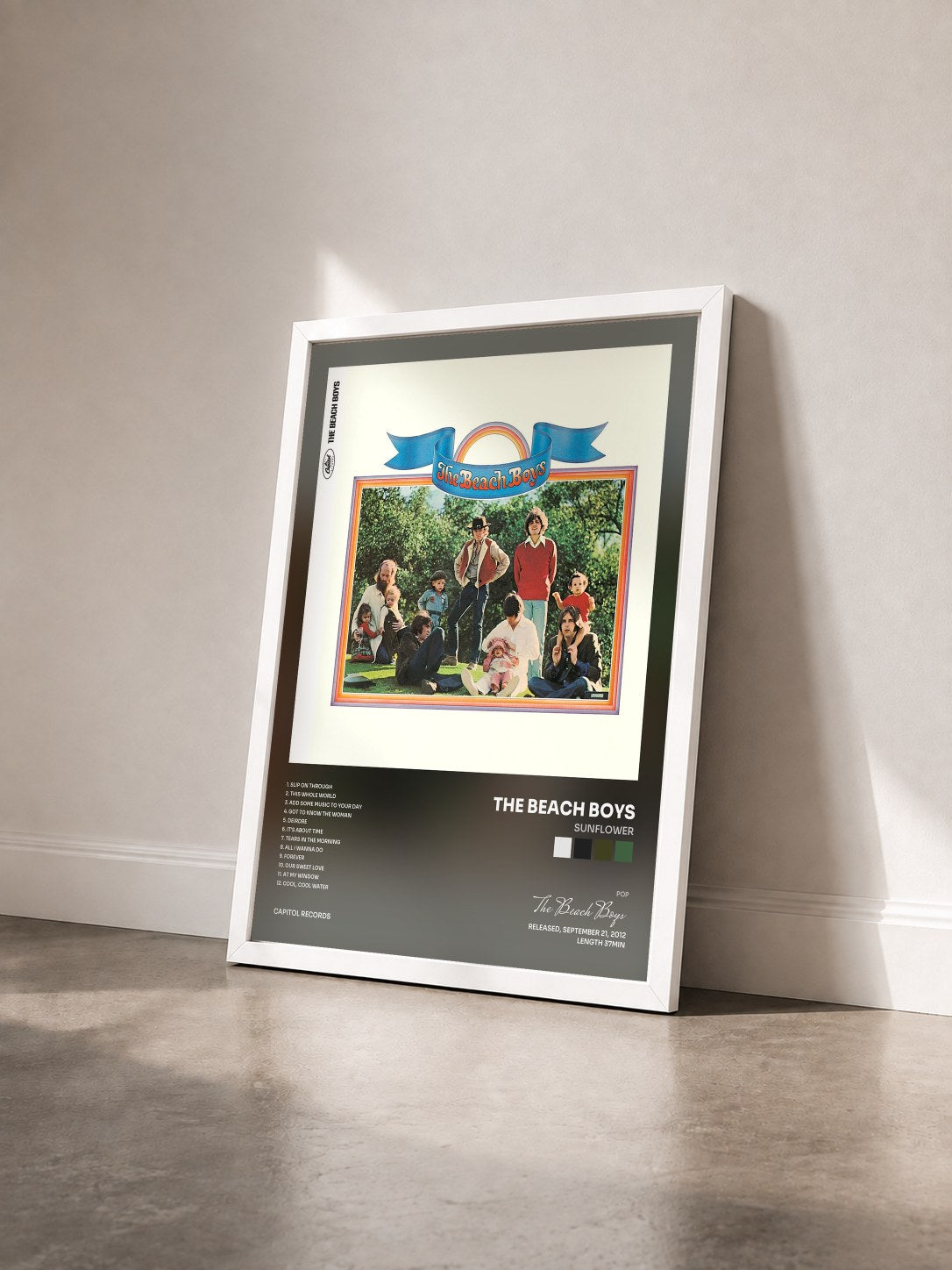 #blanc Sunflower di The Beach Boys in stampa incorniciata vista di tre quarti, cornice bianca