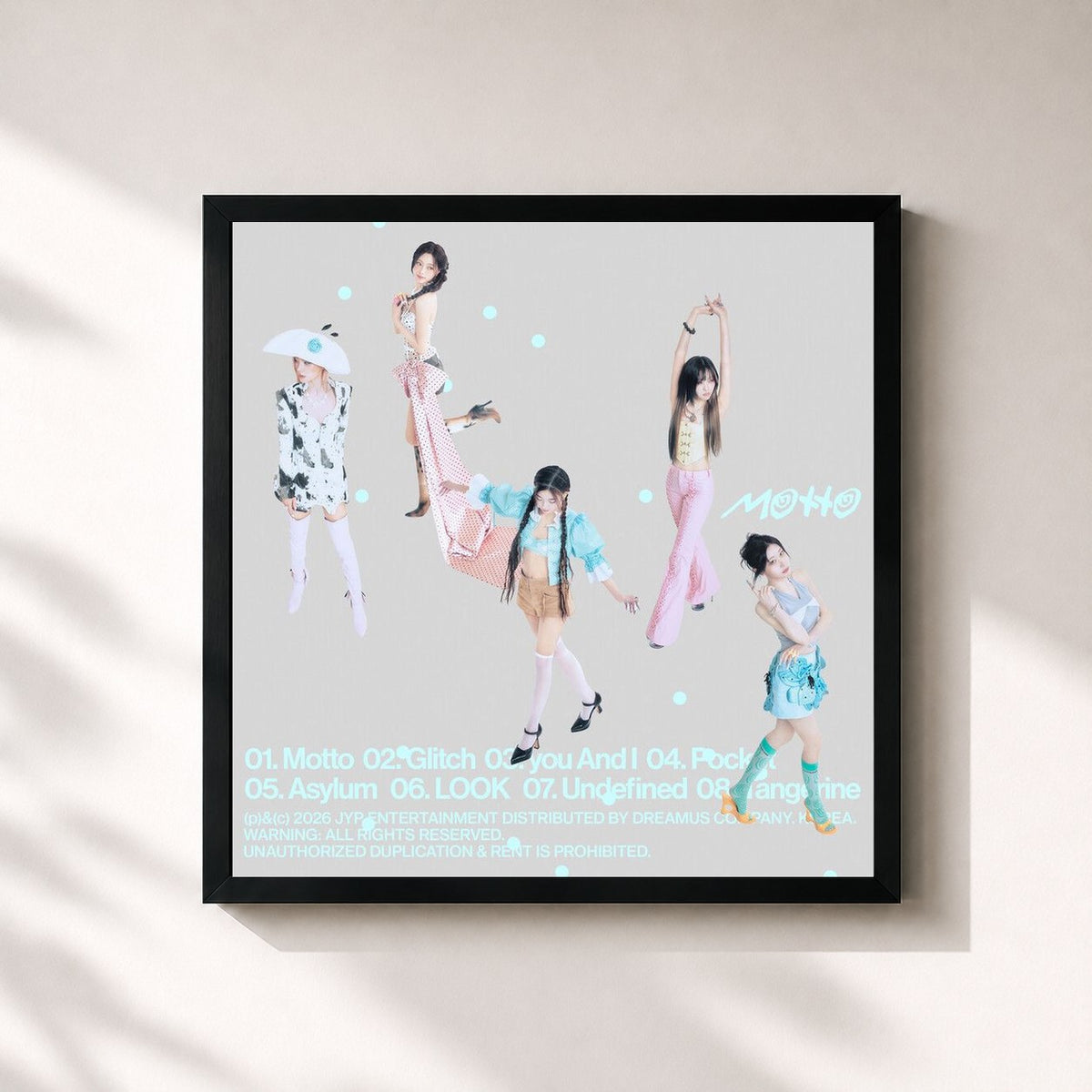#noir Tableau carré de l'album Motto de ITZY, cadre noir 32x32 cm